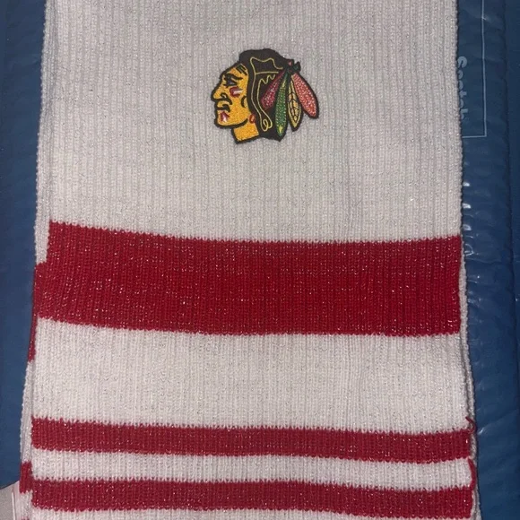 NHL Chicago Blackhawks  woman’s Red and White striped knit sparkle scarf - Picture 2 of 7